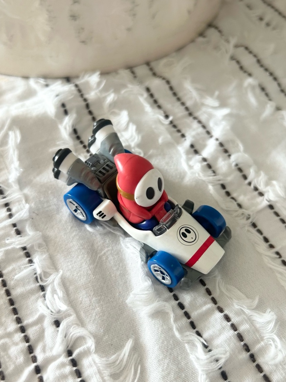 Hot Wheels Mattel Mario Kart Shy Guy B Dasher 2018 Die-Cast Nintendo Car